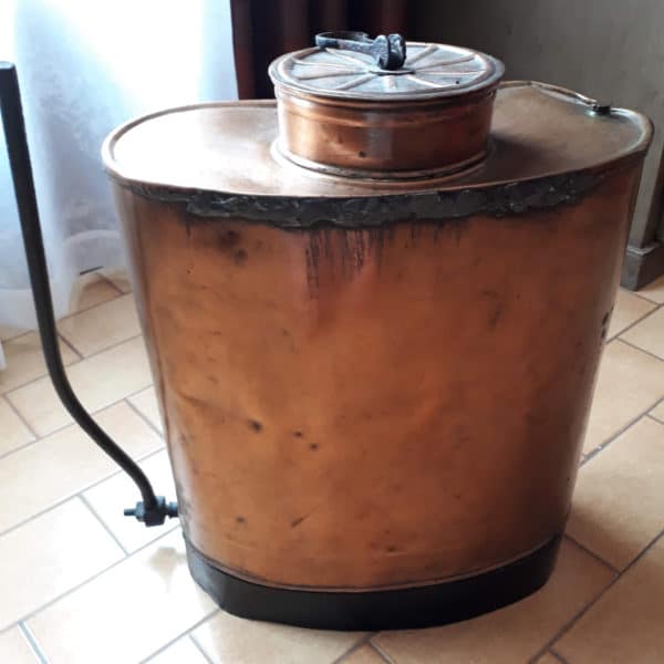 Ancien pulvérisateur en cuivre