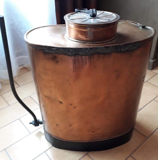 Ancien pulvérisateur en cuivre