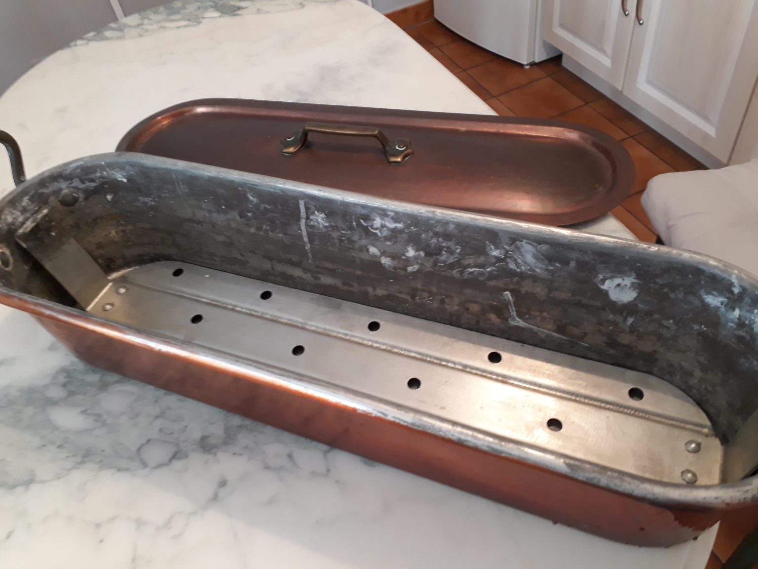 Poissonnière Aluminium Avec Grille Et Couvercle - Modèle Crudaluum, Capacité 30 Litres, Dimensions 80x24 Cm - Idéale Cuisine Et Service